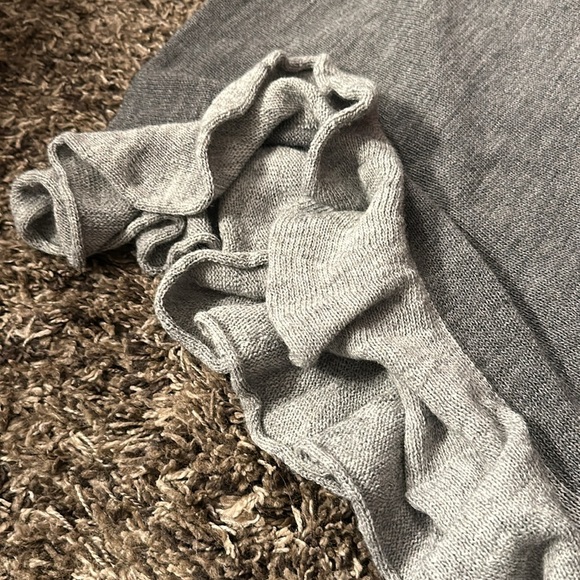 RUFFLE GRAY PONCHO/WRAP NWT MADE IN ITALY and BOUGHT IN ITALY - Picture 3 of 5